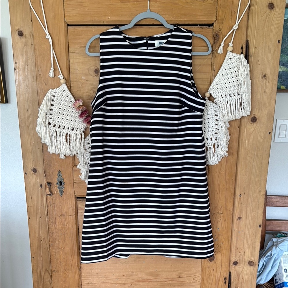 Old Navy Black and White sleeveless dress Striped Mini Dress medium